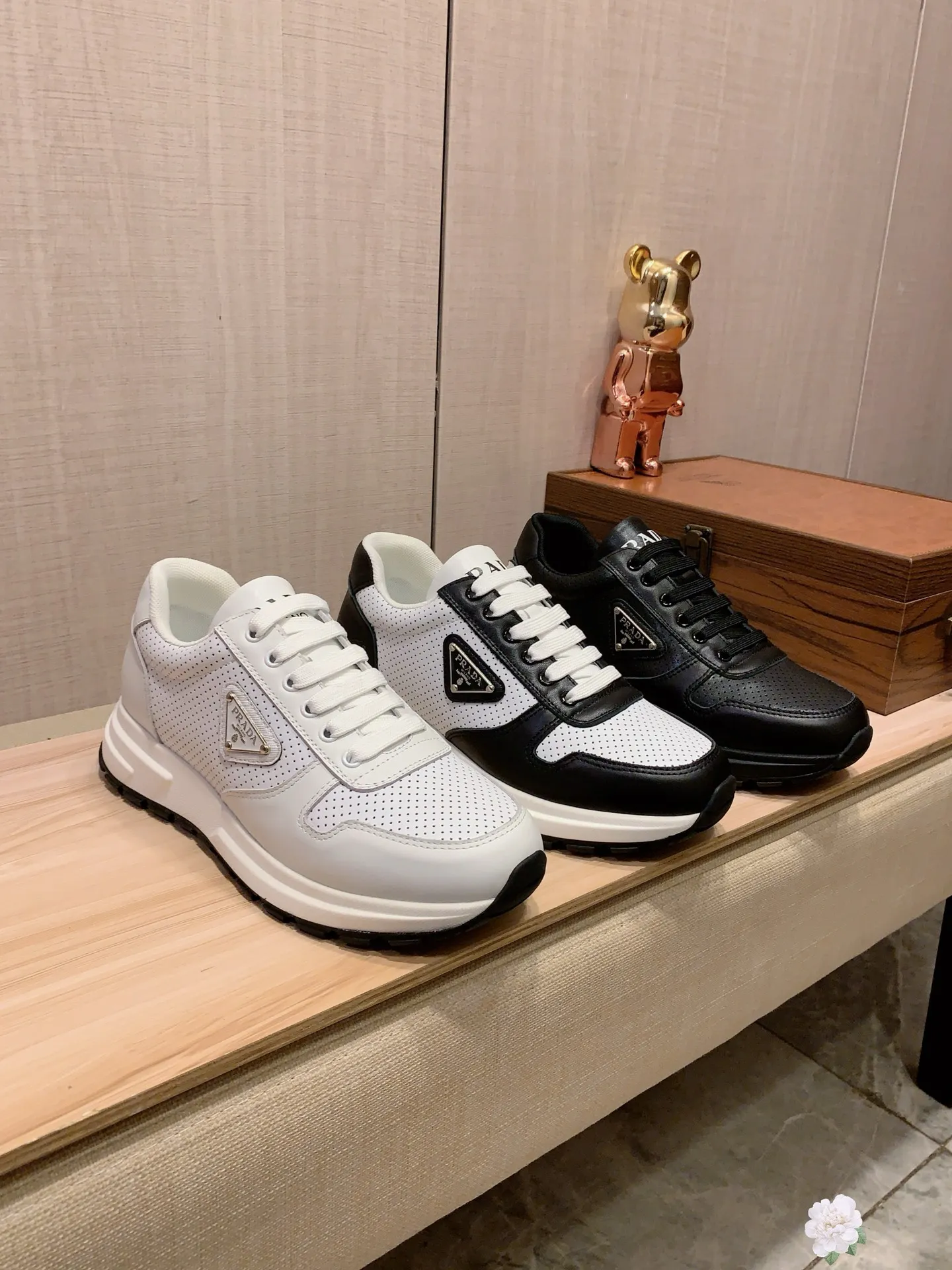 Men's Men's Shoes💰420💰💰🎩🎩[Lightning][Lightning] "PRADA*" The latest and most popular casual shoes, top brand [seduce] luxury~purchase, top~quality. [Strong] The upper is made of imported breathable cowhide with material ➕ breathable sheepskin feet (•) and fine workmanship. The original stylish and stylish soft rubber wear-resistant and non-slip outsole is light and comfortable on the feet. The real thing looks better when photographed. 085: code: 38-44, 3️⃣ colors selected